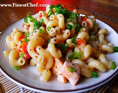 Salmon pasta with olive oil and wine sauce
