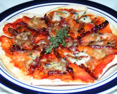 Thin crust pizza with sun dried tomato