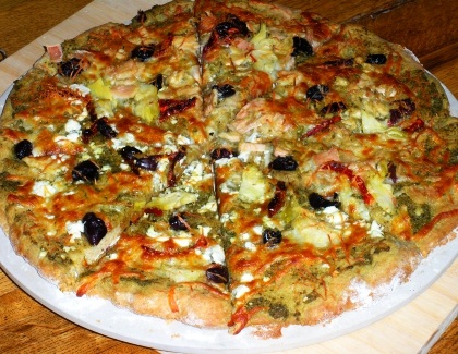 Pizza with pesto sauce and tuna