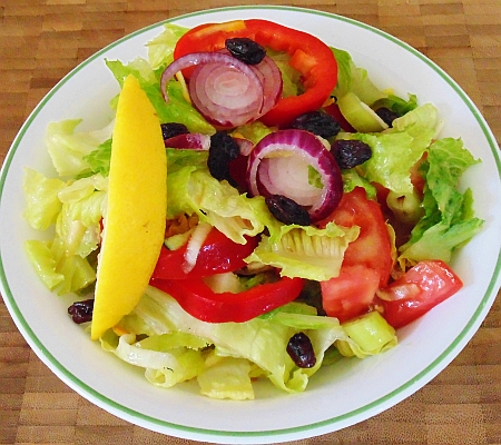 Salad with moscatel wine vinegar dressing